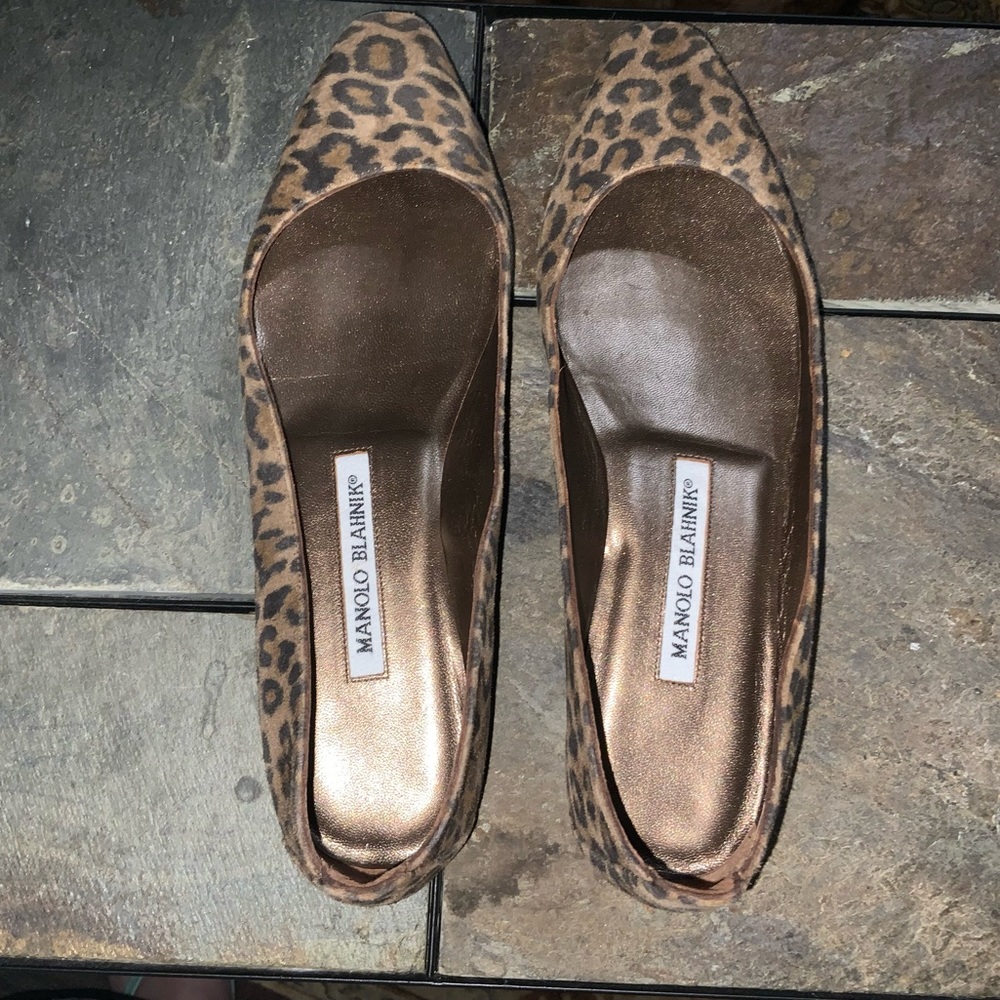 Perfect condition Manolo Blahnik Suede Leopard Print Flats sz 37 1/2 or US 7 1/2